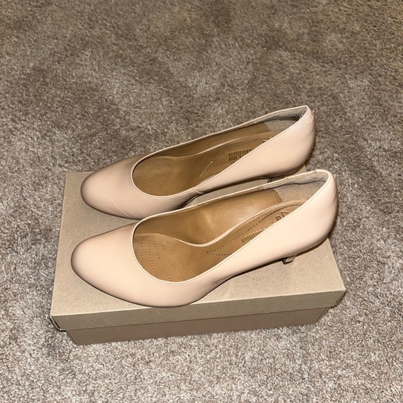 Clarks Nude heels - Picture 4 of 4